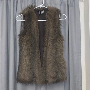 Faux fur H&M vest